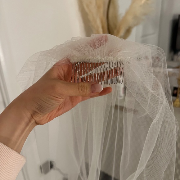 Ivory Tulle Veil from Vogue Sposa - Picture 2 of 3